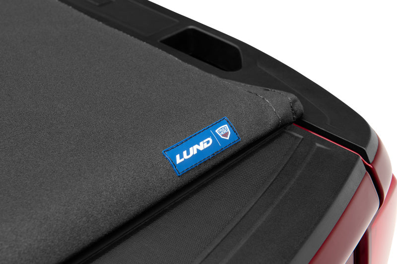 Lund 99-07 Chevy Silverado 1500 (5.8ft. Bed) Genesis Roll Up Tonneau Cover - Black
